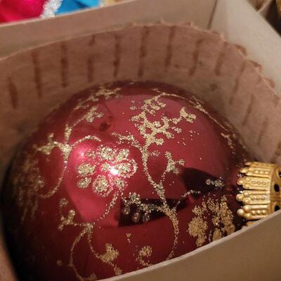 Lot 692: Assorted Vintage Glass Christmas Ornament 