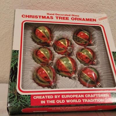 Lot 692: Assorted Vintage Glass Christmas Ornament 