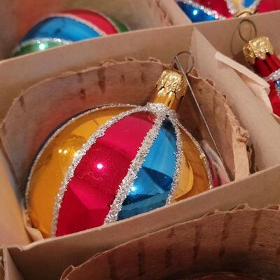 Lot 692: Assorted Vintage Glass Christmas Ornament 