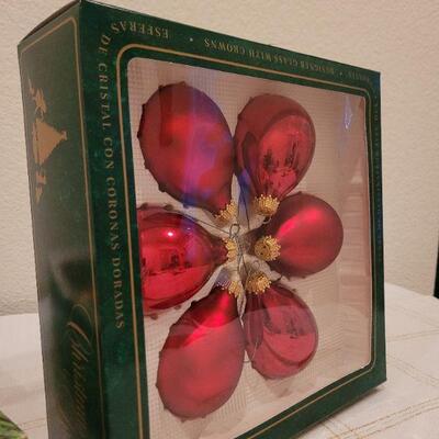 Lot 693: Assorted Vintage Glass Christmas Ornament 