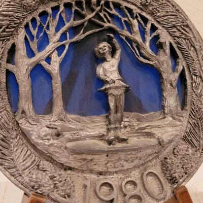 Lot 694: Vintage 1980 Michael Ricker CHRISTMAS IN NEW ENGLAND Pewter Plate