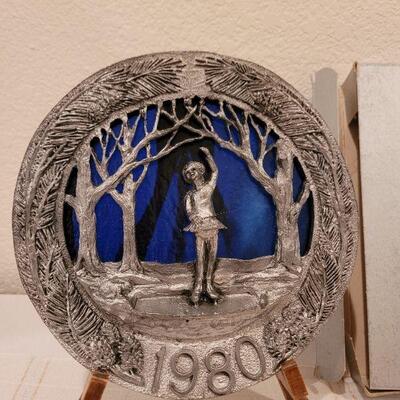 Lot 697: Vintage 1980 CHRISTMAS IN NEW ENGLAND Pewter Plate 