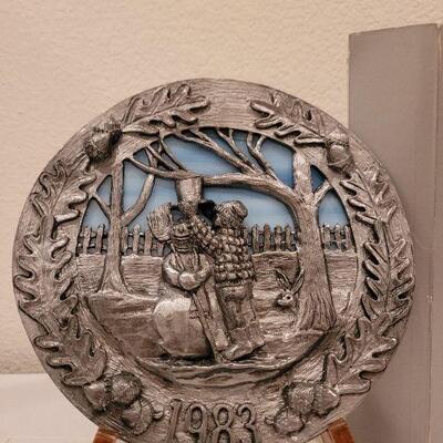 Lot 699: Vintage 1983 MIDWESTERN CHRISTMAS Pewter Plate