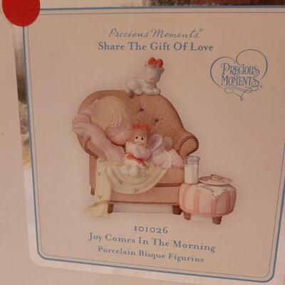 Lot 701: Assorted Precious Moments CHRISTMAS Figures