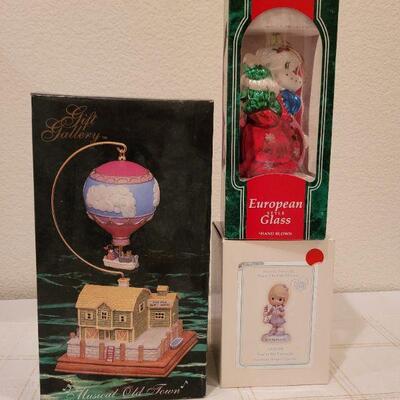 Lot 702: ASSORTED Christmas Ornaments and Music Box 