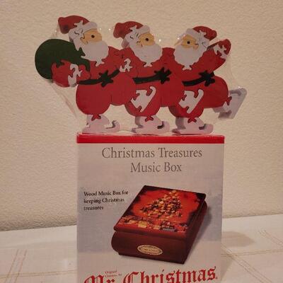 Lot 704: Christmas Treasures Music Box and Santa Claus Puzzle 