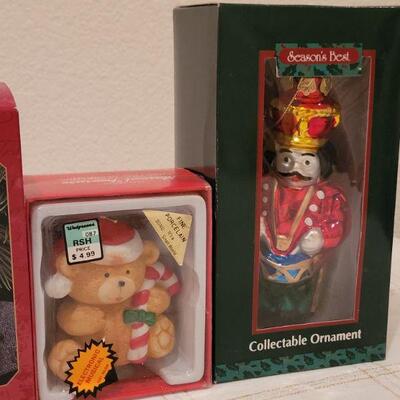 Lot 706: Assorted Vintage Christmas Ornaments 