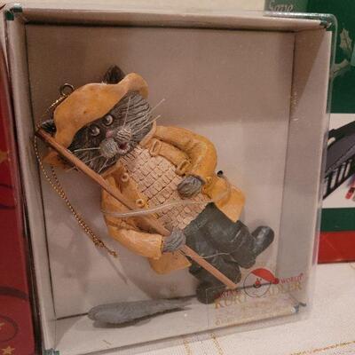 Lot 708: Assorted Christmas Ornaments + Coin Organizer Gift