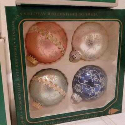 Lot 709: Assorted Vintage Glass Christmas Ornaments 