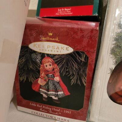 Lot 711: Assorted Vintage Glass Christmas Ornaments 