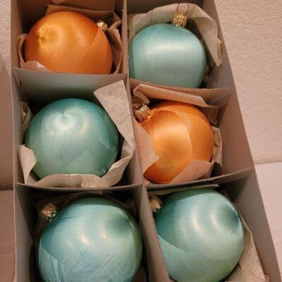 Lot 718: Vintage GERMANY Assorted Color Christmas Ball Ornaments 
