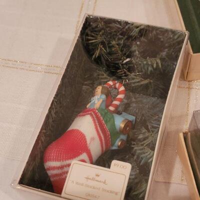 Lot 719: Assorted Vintage Christmas Ornaments 