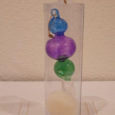 Lot 719: Assorted Vintage Christmas Ornaments 