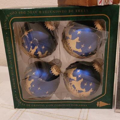 Lot 719: Assorted Vintage Christmas Ornaments 
