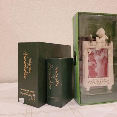 Lot 727: Assorted Dept 56 Snowbabies Christmas Figures 
