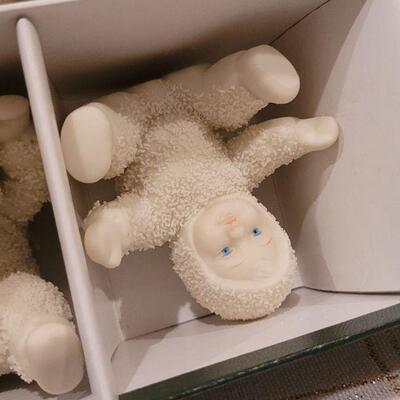 Lot 728: Assorted Dept 56 Snowbabies Christmas Figures 