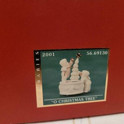Lot 729: Assorted Dept 56 Snowbabies Christmas Figures 