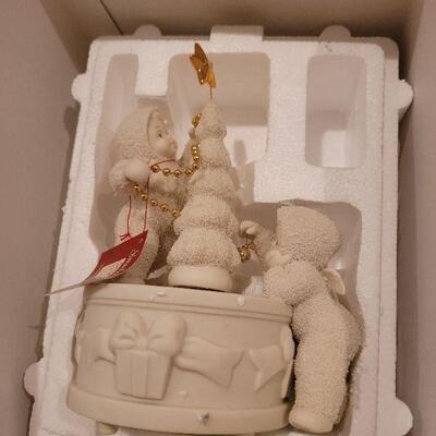Lot 729: Assorted Dept 56 Snowbabies Christmas Figures 