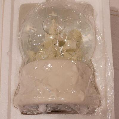 Lot 731: Assorted Dept 56 Snowbabies Christmas Figures 