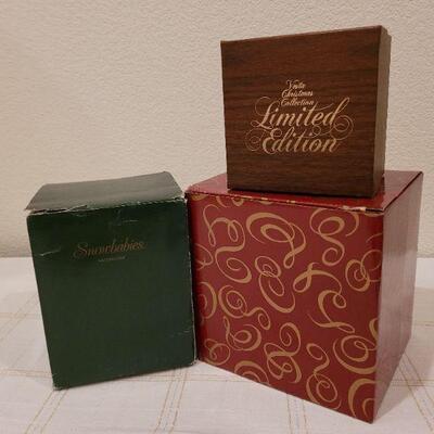 Lot 732: Assorted Christmas Ornaments and Deco
