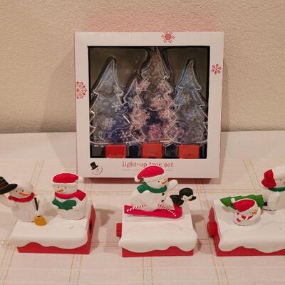 Lot 733: Group of NEW Hallmark Snowman Animated Synchronized Trains w/ Backlit Tree Accent TESTED A+