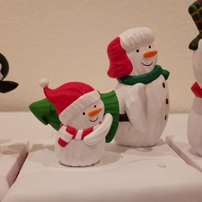 Lot 733: Group of NEW Hallmark Snowman Animated Synchronized Trains w/ Backlit Tree Accent TESTED A+