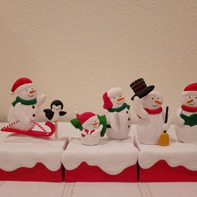 Lot 733: Group of NEW Hallmark Snowman Animated Synchronized Trains w/ Backlit Tree Accent TESTED A+