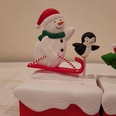 Lot 733: Group of NEW Hallmark Snowman Animated Synchronized Trains w/ Backlit Tree Accent TESTED A+