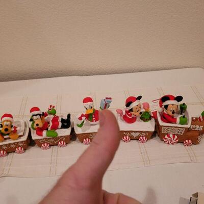 Lot 734: NEW Hallmark Disney Mickey Mouse and Friends Synchronized Train TESTED A+