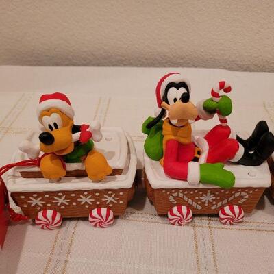 Lot 734: NEW Hallmark Disney Mickey Mouse and Friends Synchronized Train TESTED A+