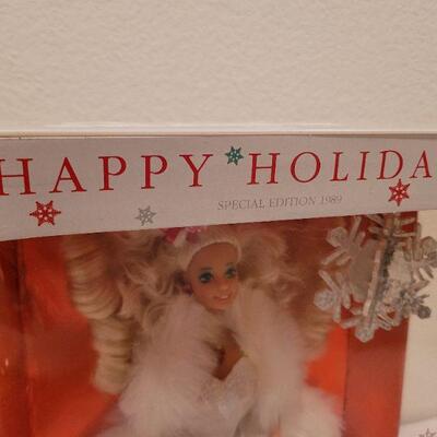 Lot 737: Vintage BARBIE Christmas Holiday Edition 