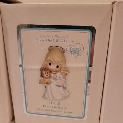Lot 740: Assorted Vintage Precious Moments CHRISTMAS FIGURES 