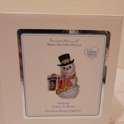 Lot 740: Assorted Vintage Precious Moments CHRISTMAS FIGURES 