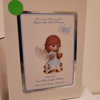 Lot 741: Assorted Dept 56 Snowbabies Christmas Figures 