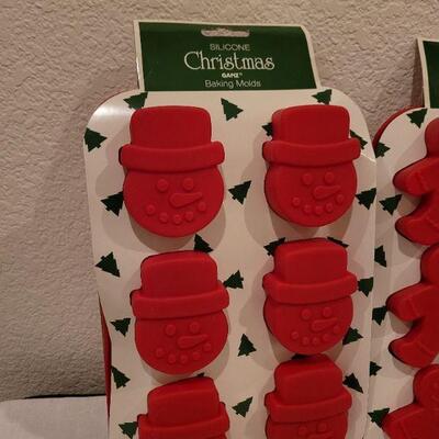 Lot 743: Assortment of NEW Christmas Themed Baking Molds