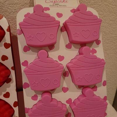 Lot 743: Assortment of NEW Christmas Themed Baking Molds