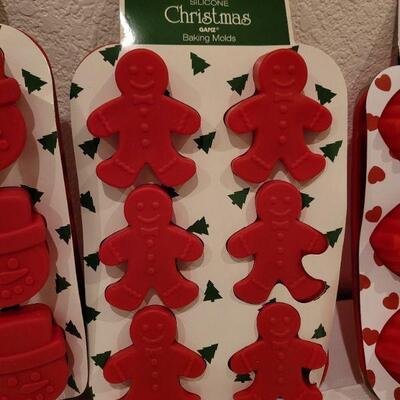 Lot 743: Assortment of NEW Christmas Themed Baking Molds