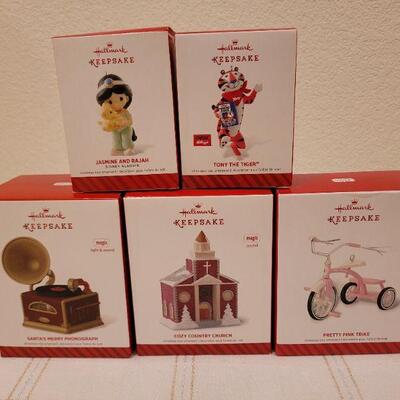 Lot 746: Assorted Hallmark Christmas Ornaments 
