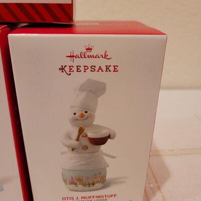 Lot 748: Assorted Hallmark Christmas Ornaments 