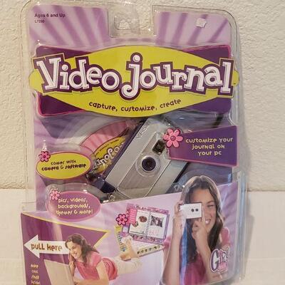Lot 757: NEW Video Journal, Fit Shoes & Key Chain