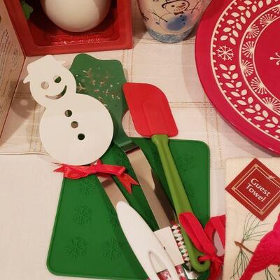 Lot 763: NEW Holiday Kitchen Lot  