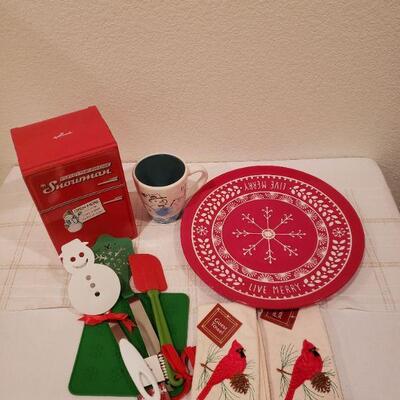 Lot 763: NEW Holiday Kitchen Lot  