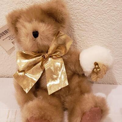 Lot 766: NEW Pom Pom Scarf. Christmas Socks, H2 Swarovski Elements Ring & Bear 