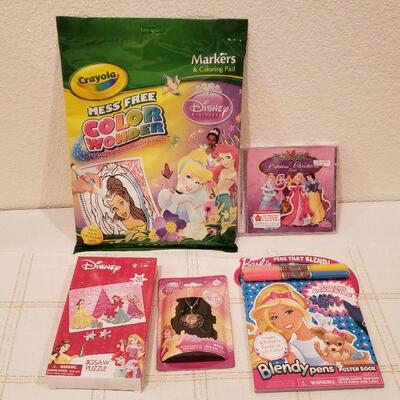 Lot 785: NEW Disney Princess & Barbie Lot