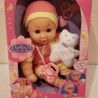Lot 787: New 12" Baby Bella and FAO Doll Play Pen