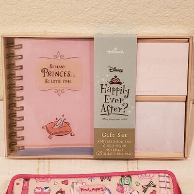Lot 788: New Pink Poppy Wallet. (2) Rings, Holiday Socks & Hallmark Address Book Gift Set