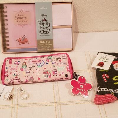 Lot 788: New Pink Poppy Wallet. (2) Rings, Holiday Socks & Hallmark Address Book Gift Set