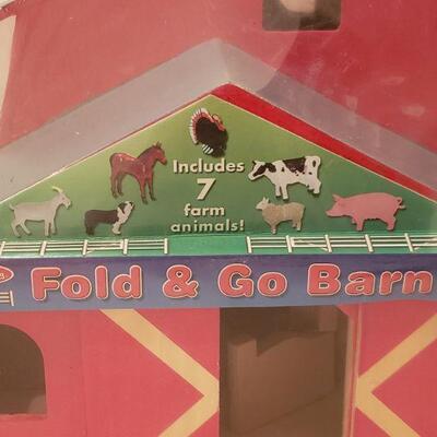 Lot 796: NEW Melissa & Doug Fold & Go Barn with Animals