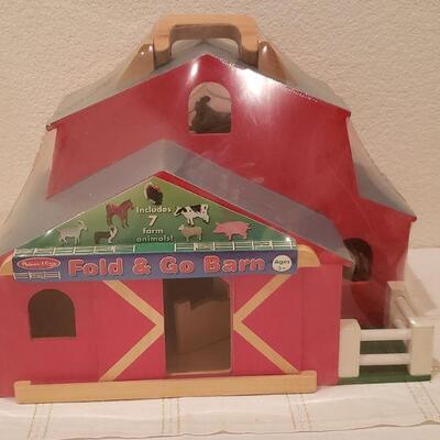 Lot 796: NEW Melissa & Doug Fold & Go Barn with Animals