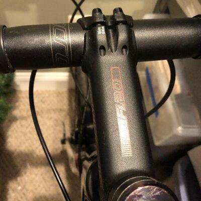 Lot 100 - Shimano Octalink - Shimano Crank - SCOTT Bike - Carbon Fiber. Original Cost was $1,500.00!  Flex Fit Small/Medium